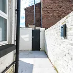 Cameron House - Air Host & Stay